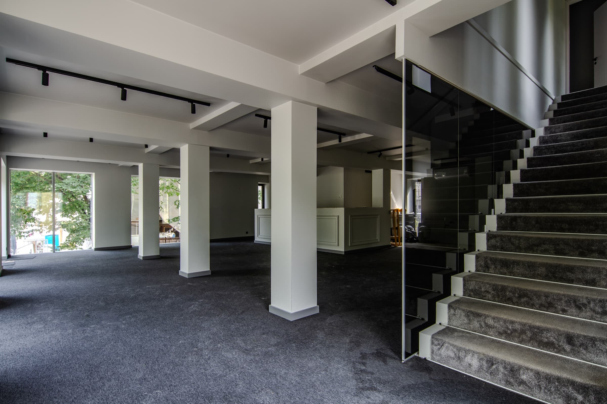 Ground-floor commercial space, unfitted